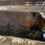 Kaynar su çukuruna düştü
