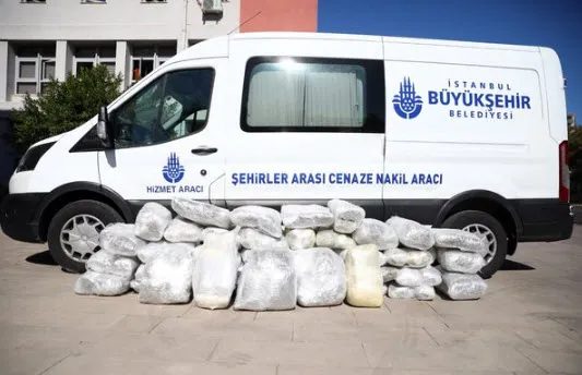 bu-kez-de-ankara-belediyesinin-calisani-cikti-kacak-sigara-operasyonunda-belediye-calisani-gozaltina-alindi-1666530298345.jpg Kaçak sigara operasyonunda CHP'li Ankara Büyükşehir Belediyesi çalışanı gözaltına alındı - 4