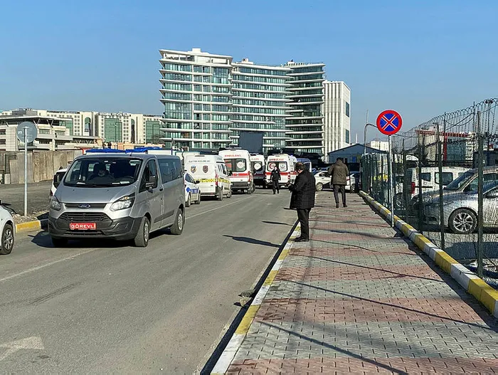 Son dakika... Küçükçekmece Adliyesi önünde silahlı kavga: 3 ölü - 4