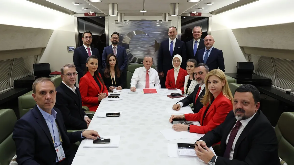 Başkan Erdoğan Azerbaycan dönüşü uçakta konuştu! Azerbaycan'dan Suriye'ye gaz: Aliyev'den müjdeyi aldım