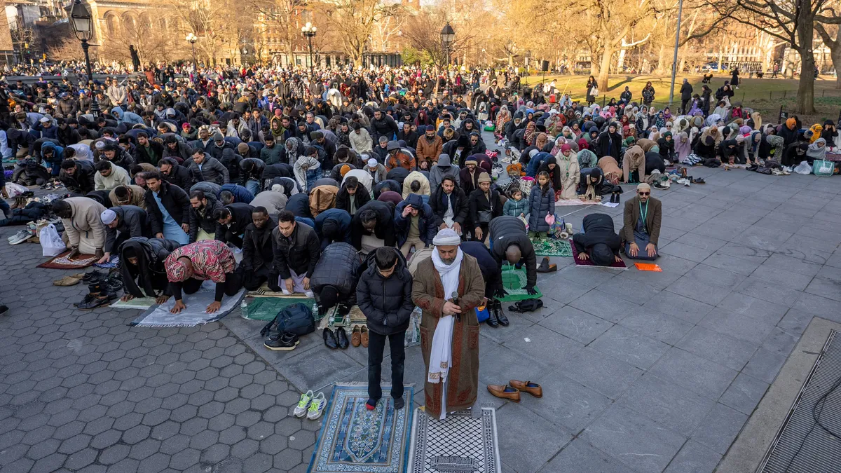 ABD sokaklarında ramazan bayramı coşkusu! Camiler doldu taştı