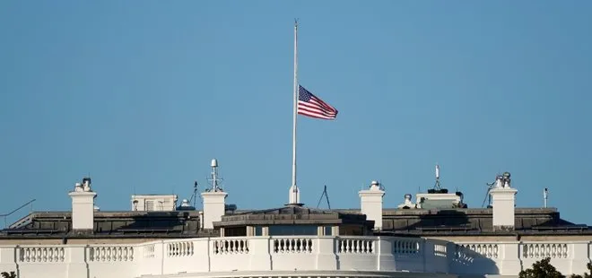 Son dakika: ABD’deki kanlı baskından sonra Beyaz Saray’da bayraklar yarıya indi