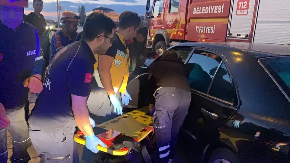 Yaralı baba oğlunu kazanın şokundan böyle çıkardı