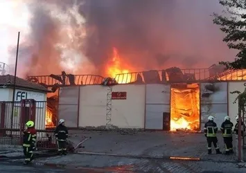 Kayseri'de fabrika yangını! Çok sayıda ekip sevk edildi
