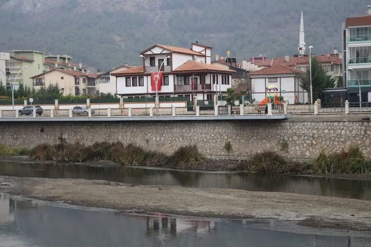 Son dakika: Kuraklık Türkiye’yi vurdu! Meşhur nehir karardı