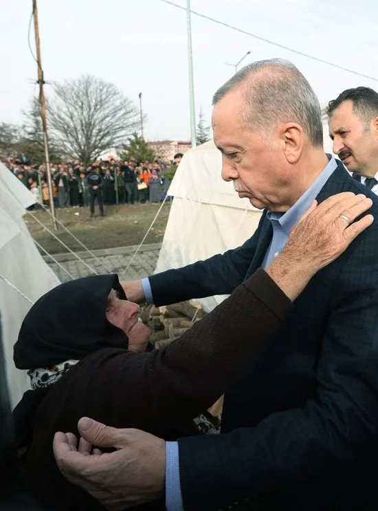 Başkan Recep Tayyip Erdoğan'a Afşin'deki depremzedelerden sevgi seli