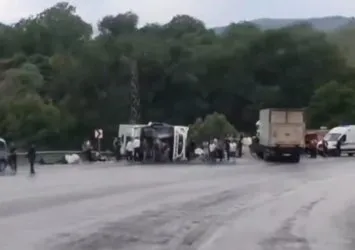 Van-Bitlis kara yolunda feci kaza! Ölü ve yaralılar var