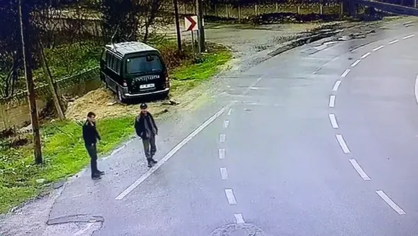 tekirdagda-bir-garip-olay-onlari-soyan-kisiye-yardim-ettikleri-boyle-ortaya-cikti-1638183921694.jpg Tekirdağ’da bir garip olay! Onları soyan kişiye yardım ettikleri böyle ortaya çıktı - 2