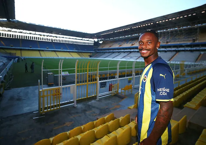 Fenerbahçe’nin yeni transferi Lincoln Henrique’dan taraftarlara ilk mesaj