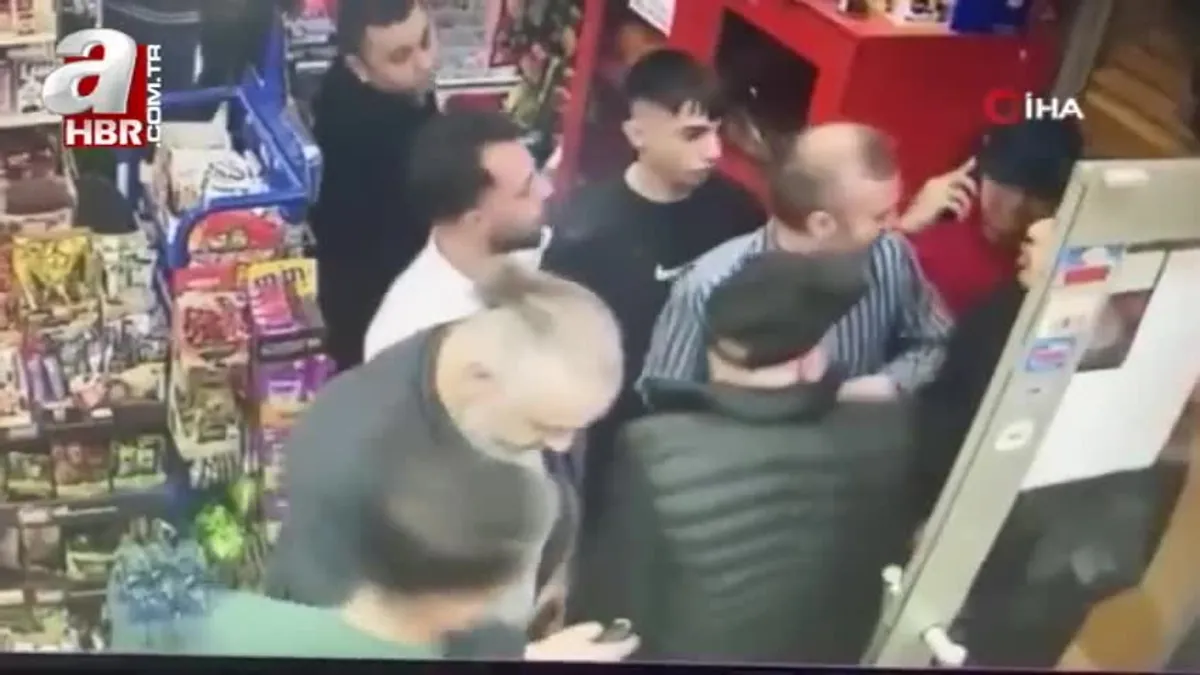 Fatih'te bakkalda sopalı dayak kamerada