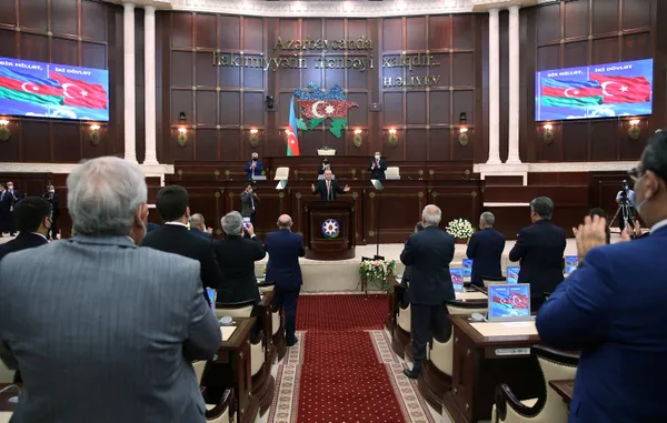 Son dakika: Başkan Erdoğan Azerbaycan'da | Başkan Erdoğan: Dünya bilsin Türkiye Azerbaycan'ın yanındadır - 6
