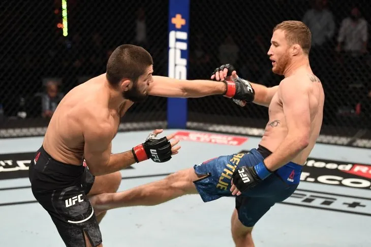 Khabib Nurmagomedov zirvede bıraktı! Ringlere veda etti