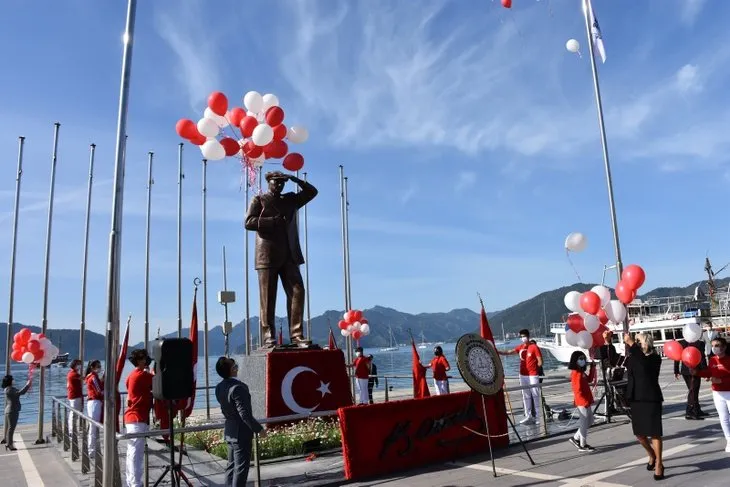 Türkiye genelinde 23 Nisan coşkusu! Bayraklar asıldı balonlar uçuruldu ve kortejler düzenlendi