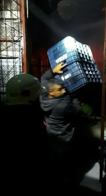 Tarsus'ta 500 iş yerinin bulunduğu halde yangın! 4 iş yeri küle döndü - 1