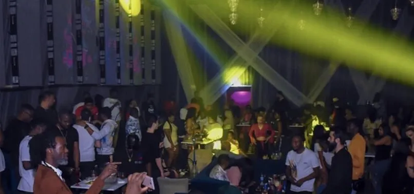 Istanbul Da Yuzlerce Kisinin Koronaviruse Ragmen Parti Duzenledigi Gece Kulubu Muhurlendi A Haber En Son Haberler