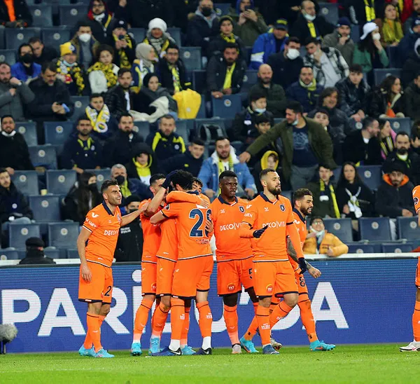 Başakşehir’den Kadıköy zaferi! Fenerbahçe 0-1 Başakşehir MAÇ SONUCU-ÖZET