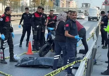 D-100'de feci kaza! Motosikletiyle bariyerlere girdi