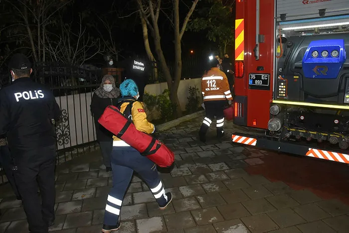 İzmir'in Buca ilçesindeki 8 katlı apartmanda yangın paniği - 1
