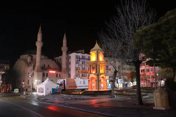 1608122928043.jpg Ankara'da akılalmaz olay! Kısıtlamaları 'halay çekerek' deldiler - 3