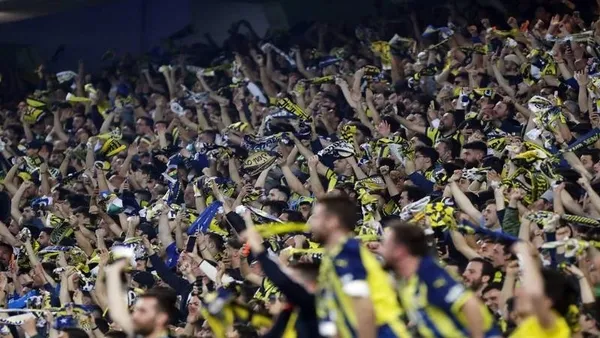 1694353608101.jpg Eski Galatasaraylı yıldız Fenerbahçe yolunda! Süper Lig'de transfer bombası patlıyor! İşte o isim... - 1