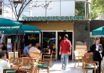 Starbucks 3 bin 300 kişiyi işten çıkarıyor