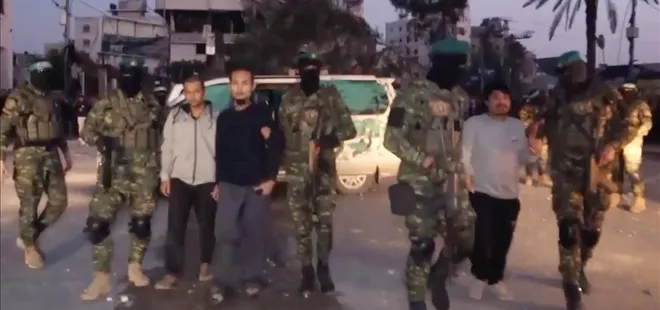 İsrailli askeri analist Amir Bohbot ‘Gazze’nin gerçek sahibi’ diyerek Hamas’ı işaret etti! Hamas, esir takası sahneleriyle İsrail’i rezil etti