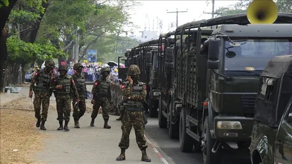 Myanmar’da askeri yönetime darbe! Silahlı Halk Savunma Güçleri’nin yönetimi ele geçirdiği iddiası