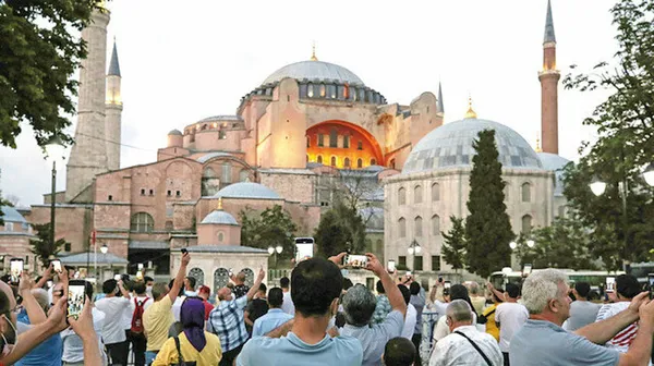ayasofya-i-kebir-cami-i-serifindeki-levhalarin-sifresi-1612743672974.jpg Ayasofya'da levhalar ne anlama geliyor? İşte merak edilen o sorunun yanıtı... - 7