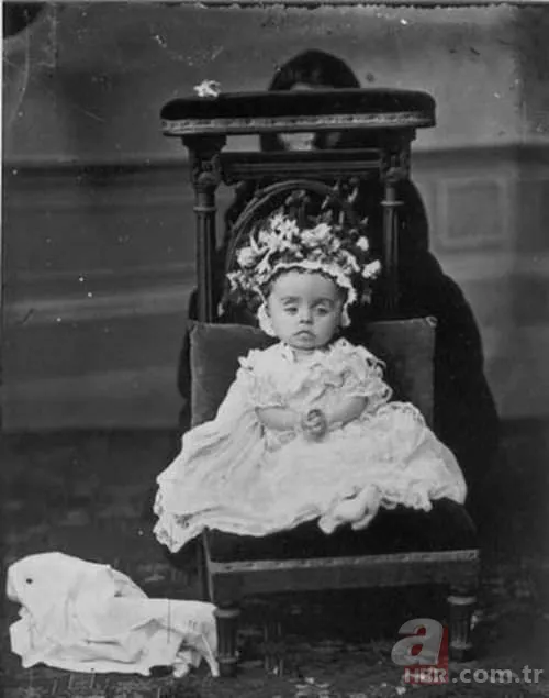 Avrupa'da kan donduran gelenek! Ölülerle fotoğraf çektiriyorlardı 24