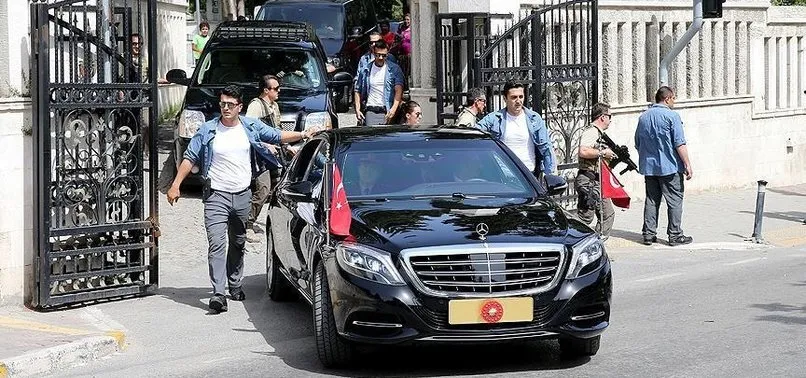 ERDOĞAN ANNE VE BABASININ MEZARLARINI ZİYARET ETTİ