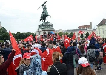 Avusturya'da Türklere karşı baskı artıyor