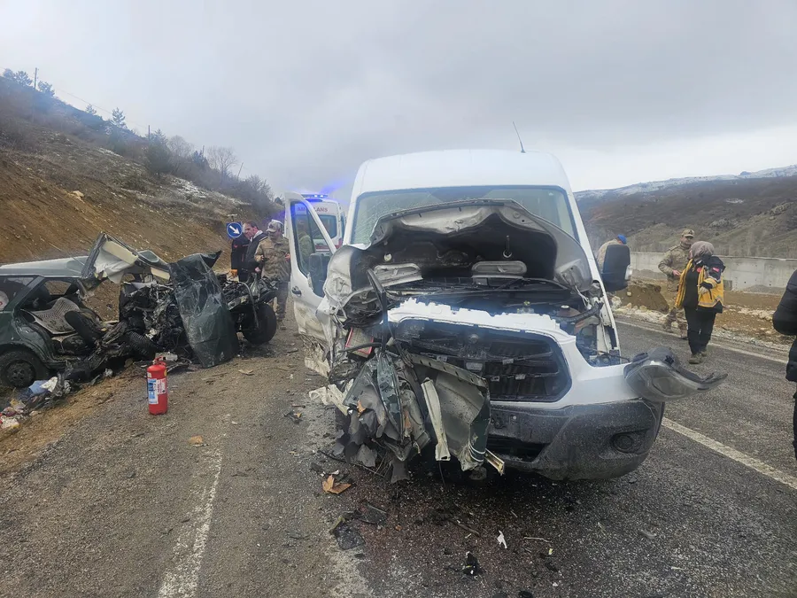 gumushanede-feci-kaza-ogretmen-servisi-ile-otomobil-carpisti-1-olu-1775849918633.jpg Fotoğraf (AA)