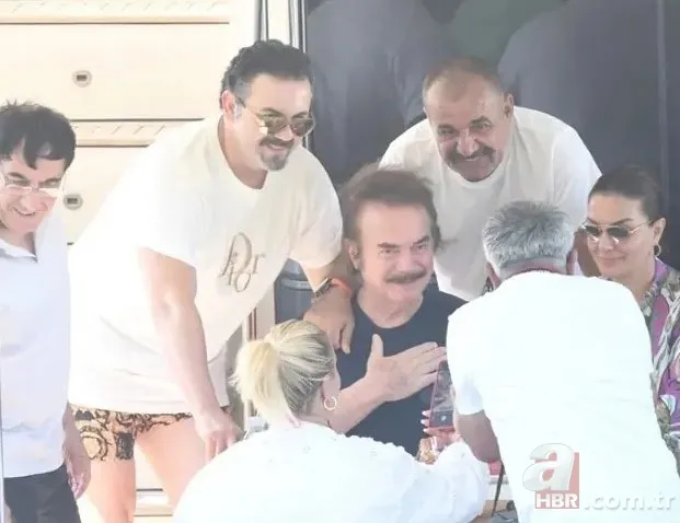 Orhan Gencebay 80'inci yaşını teknede kutladı! 2