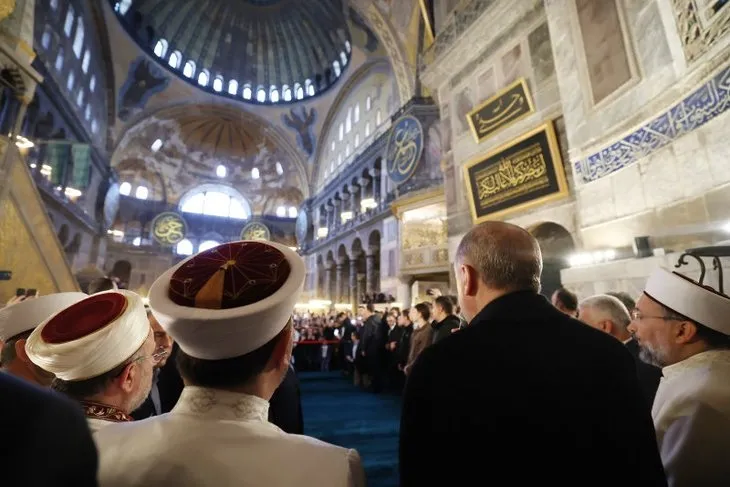 Başkan Erdoğan gazetecilere börek ikram etti