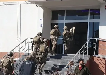 Kayseri’de korkunç olay! 7 yaşındaki oğlunu silahla vurup kendisini eve kilitledi