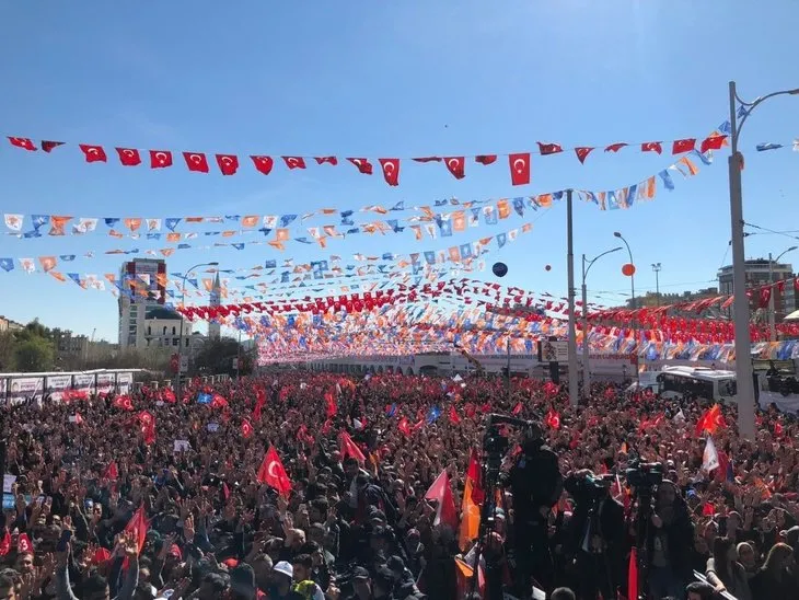 Başkan Erdoğan ve İbrahim Tatlıses Şanlıurfa’da miting sahnesine beraber çıktı