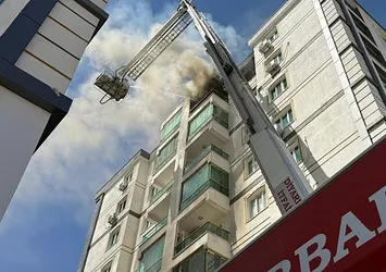 Diyarbakır'da 8 katlı binada yangın paniği
