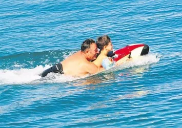 Cem Yılmaz için öncelik oğlu, Ebru Şallı ikinci planda...