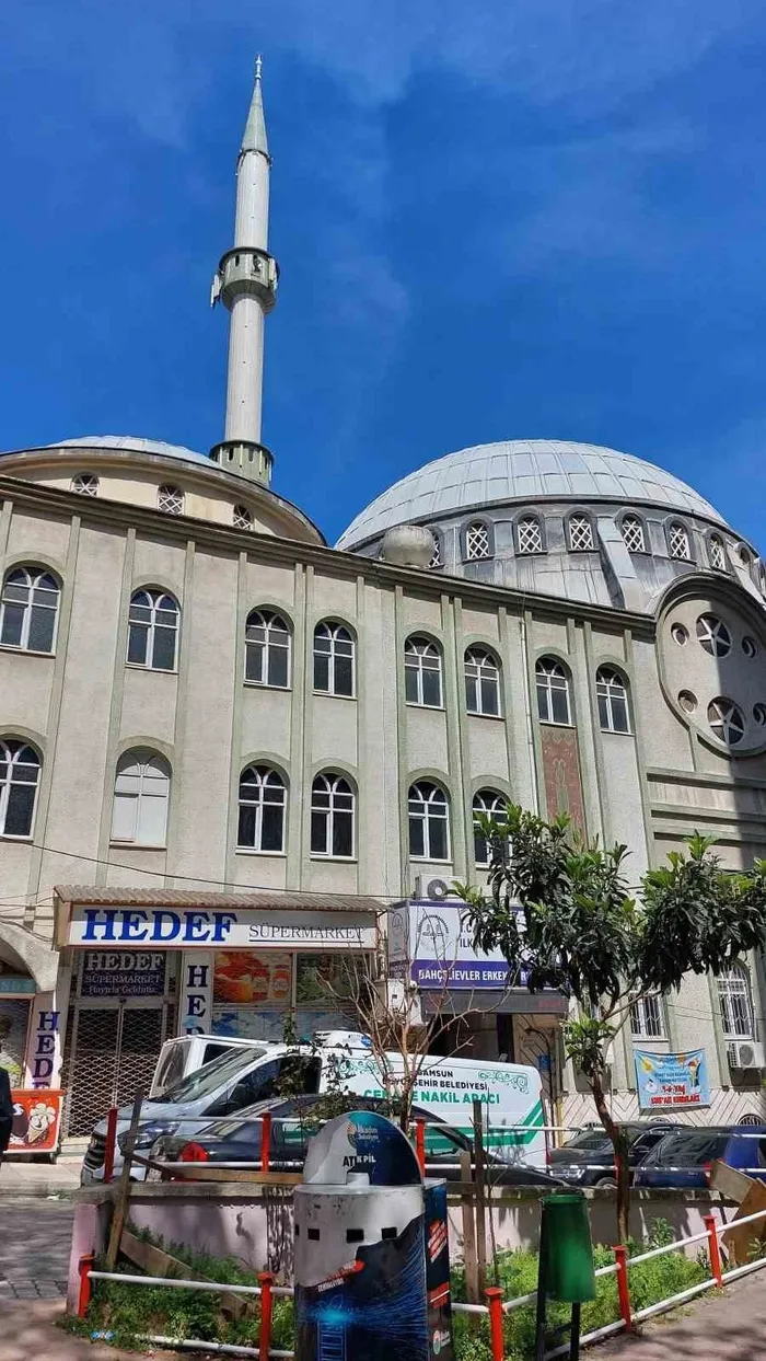 basortu-takip-camide-namaz-kilan-kadinlari-taciz-etti-1712512438790.jpeg Samsun'da 'yok artık' dedirten olay! Başörtü takıp camide namaz kılan kadınları taciz etti | Polis her yerde bu sapığı arıyor - 3