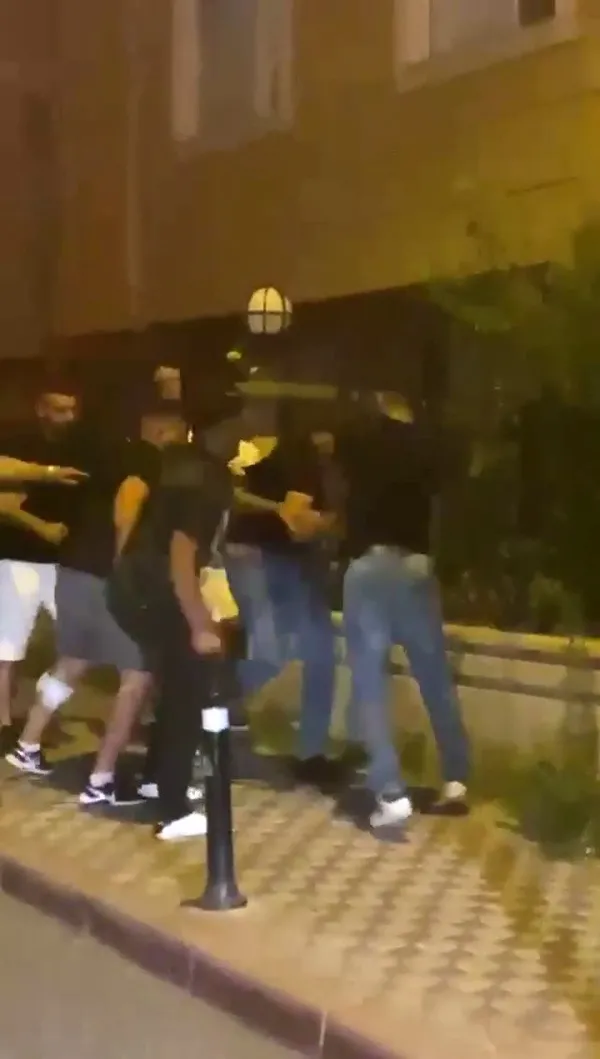 1628151075923.jpg Önce dövdüler sonra kıyafetlerini parçaladılar! Esenyurt'ta meydan dayağı - 2
