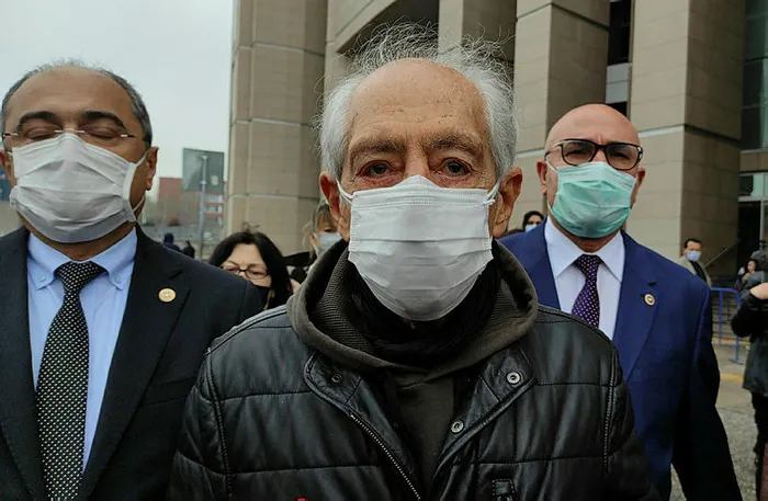 Cumhurbaşkanına hakaretten yargılanan Genco Erkal ifade verdi