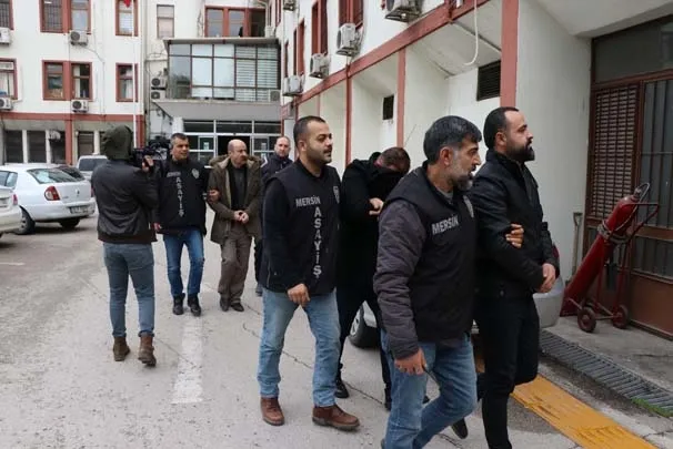 İstanbul'dan çalınan milyon dolarlık zümrüt bulundu - 1