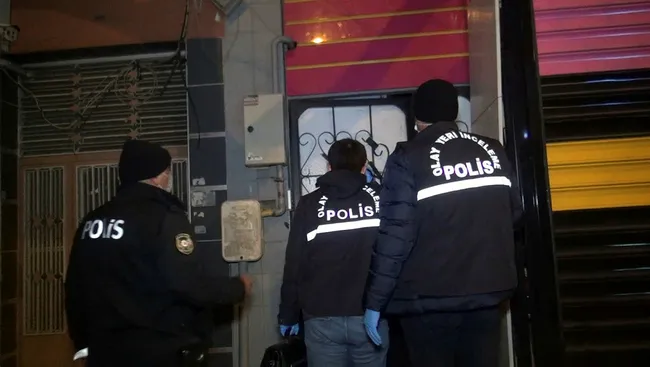 Bursa'da kızıyla yaşayan kadına bıçaklı ve kanlı çarşafla ölüm tehdidi - 6