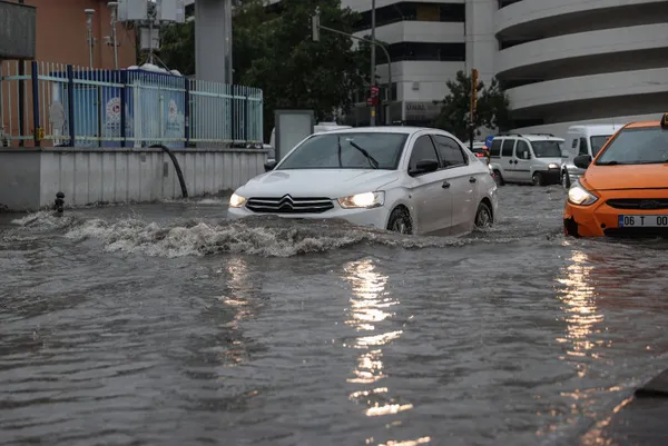 24 ilde alarm! Ankara ve İzmir için kritik uyarı: Tüm izinler iptal