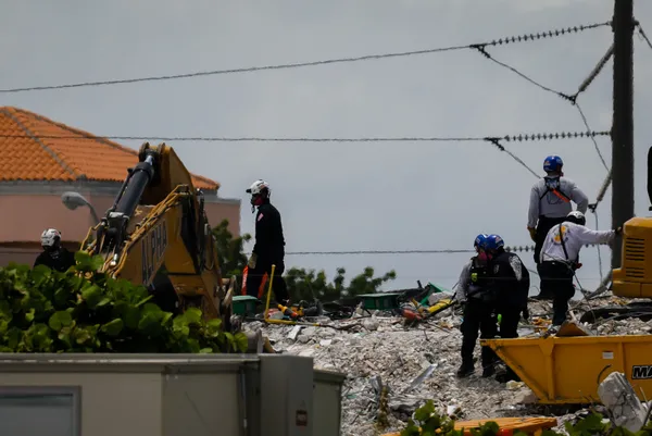 Miami’de çöken 13 katlı binada ölü sayısı arttı