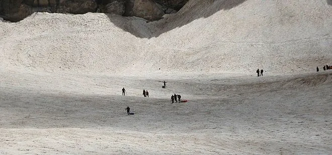 Cilo’da kırılan buzulların arasında düşen 2 kişinin cansız bedenine ulaşıldı