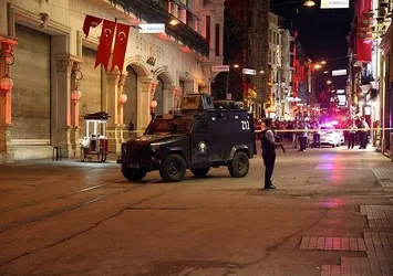 Beyoğlu'nda şüpheli paket