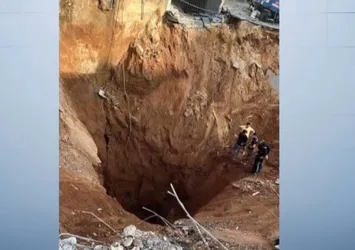 Nasrallah'ın enkazdan çıkarılma anı A Haber'de! Ceset vücut bütünlüğünü koruyor