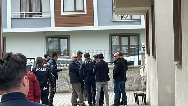 duzcede-feci-olay-70-yasindaki-kadin-cam-silerken-asagi-duserek-hayatini-kaybetti-1650549409367.jpg Düzce’de feci olay! 70 yaşındaki kadın cam silerken aşağı düşerek hayatını kaybetti - 3