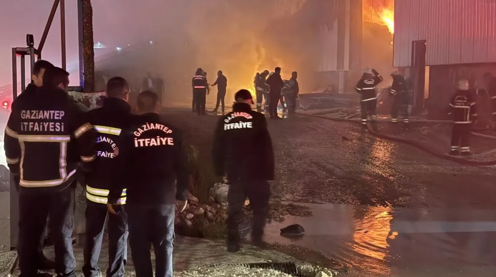 Gaziantep'te mobilya fabrikasında yangın